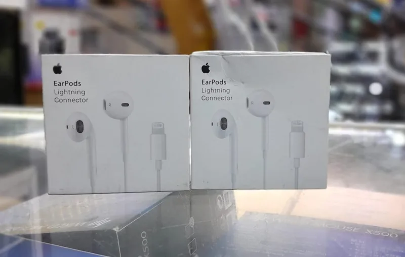 Apple EarPods with Lightning Connector – Official Wired Earphones
