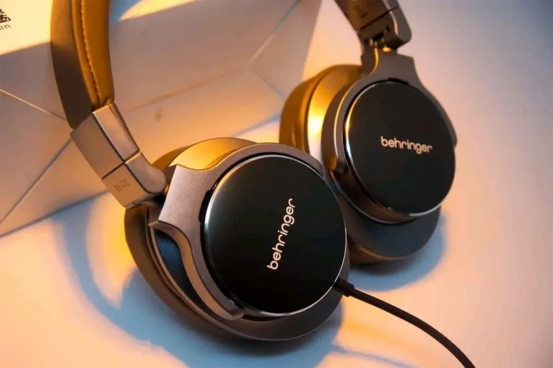 Behringer BH 470 Studio Monitoring Headphones