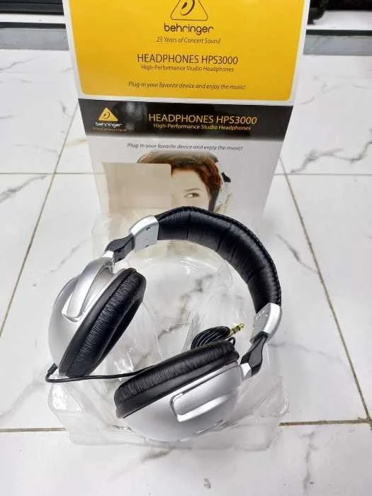 Behringer HPS3000 High-Performance Studio Headphones – Professional Wired Over-Ear Monitoring Headphones