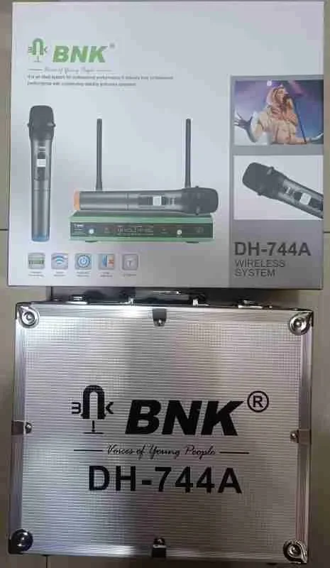 BNK 744A Wireless Microphone with an Aluminum Case
