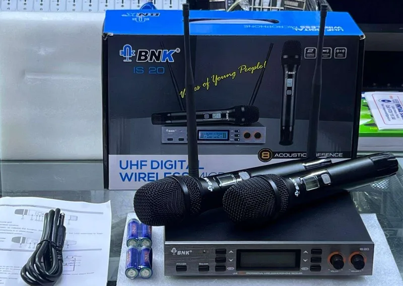 BNK IS 20 UHF Digital Wireless Microphone system.