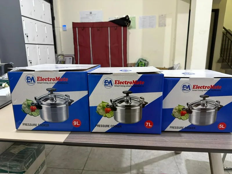 Electromate Manual Pressure Cooker.