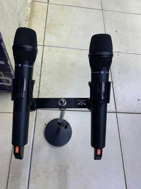 JBL URX9900 Wireless Microphone System