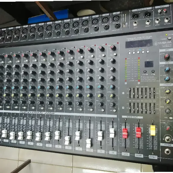 Yamaha PMX 1608DU 16 channel powered mixer