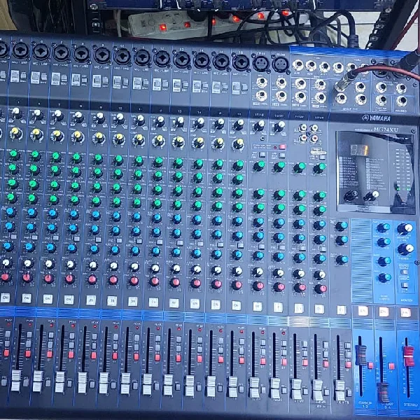 Yamaha MG24XU Mixer